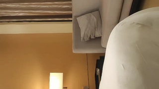 制服诱惑-肥臀御姐系美妞，渔网袜掏出大奶子，手指猛扣骚穴，振动棒舔弄插入，搞得水声哗哗，娇喘嗲嗲呻吟浪叫